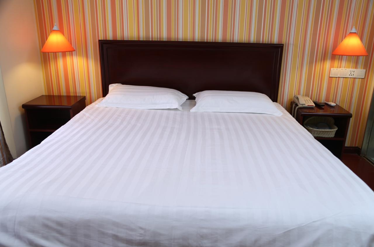 Pai Hotel Yuxi Tonghai Екстериор снимка